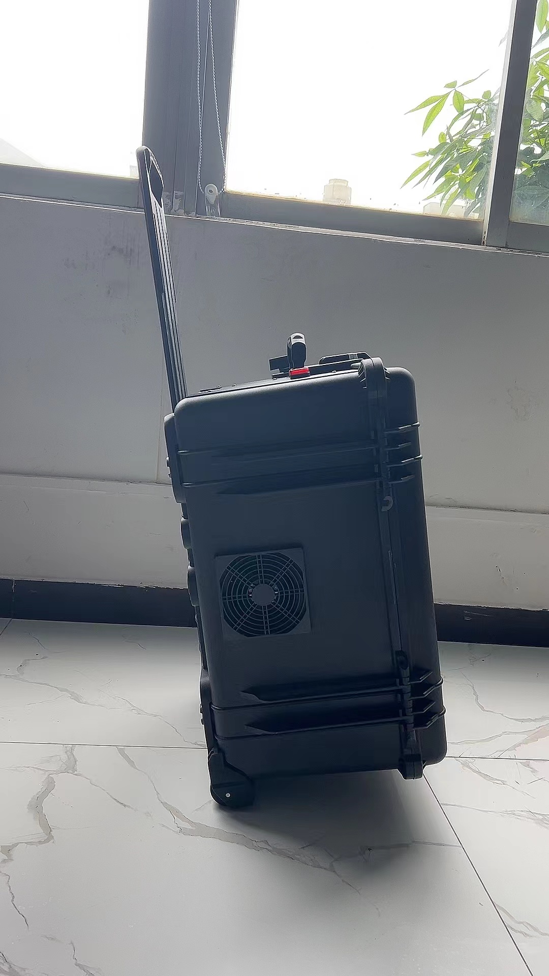  新兴手拉箱型移动通信干扰器